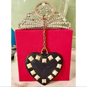 【VALENTINO】Cat Keyring WP0AR1VQY190 サステナブル素材 Valentino Garavani Le Chat Keyring | Harrods US